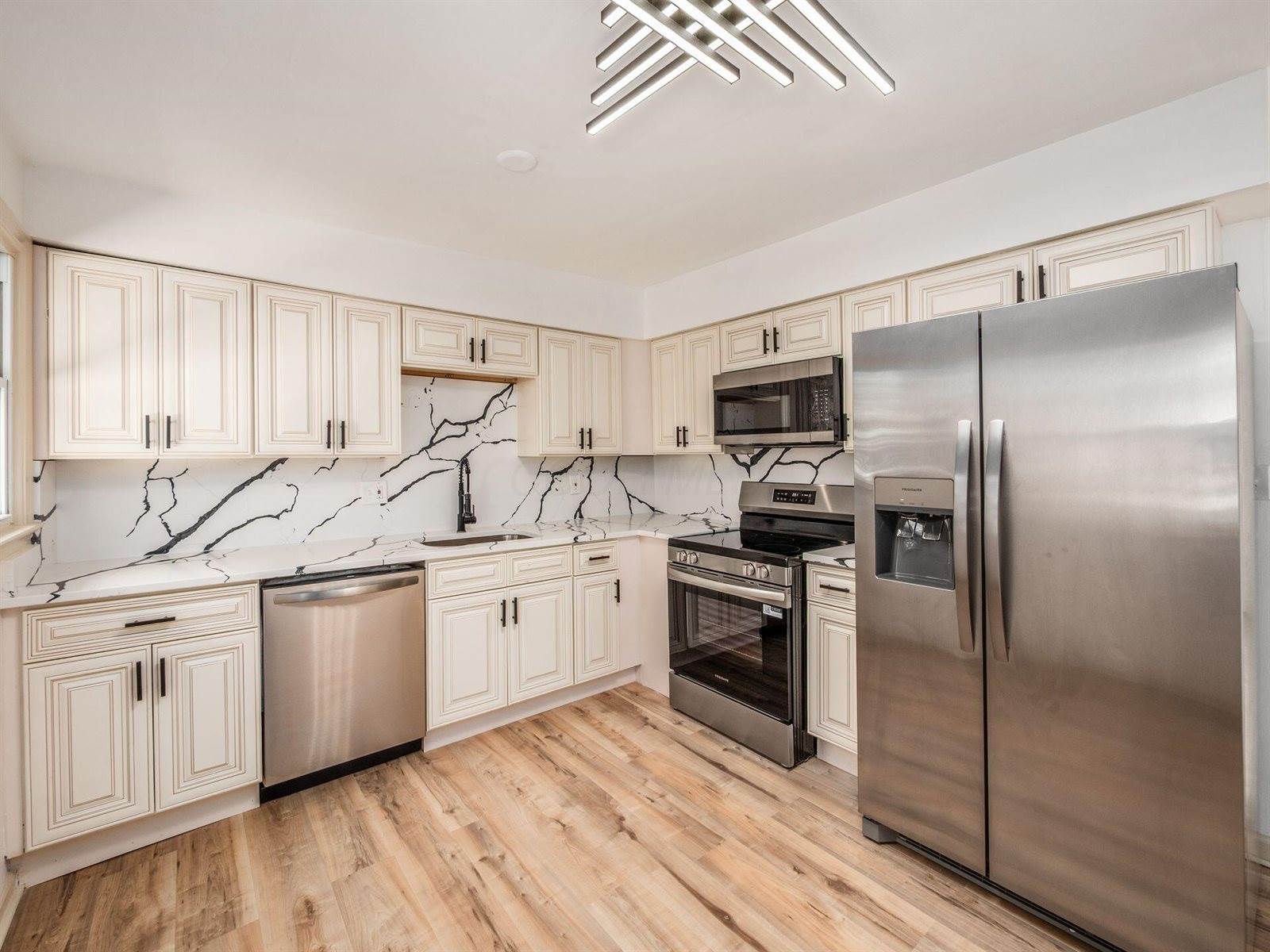 2458 Edgevale Road, Columbus, OH 43221