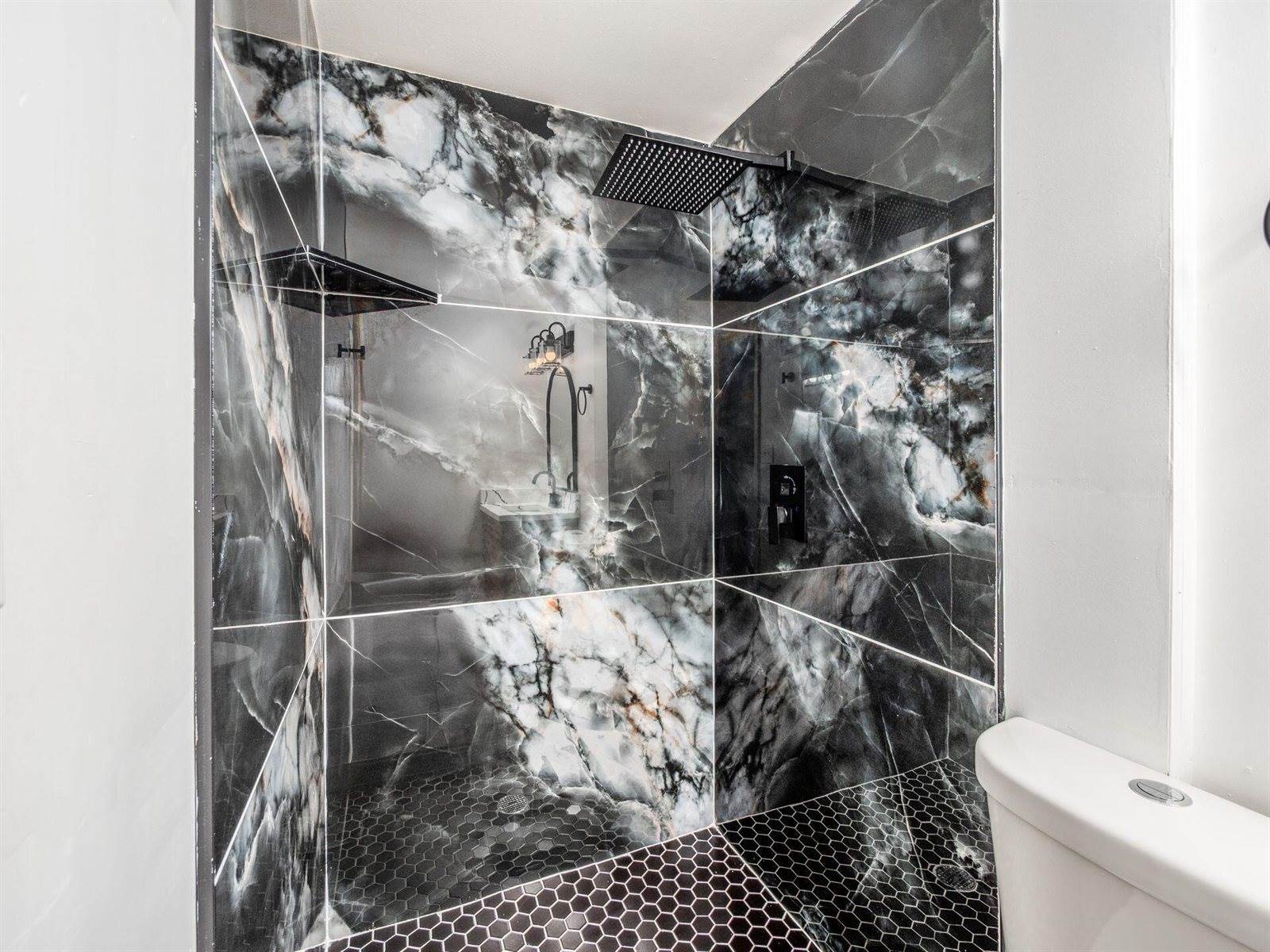 2458 Edgevale Road, Columbus, OH 43221