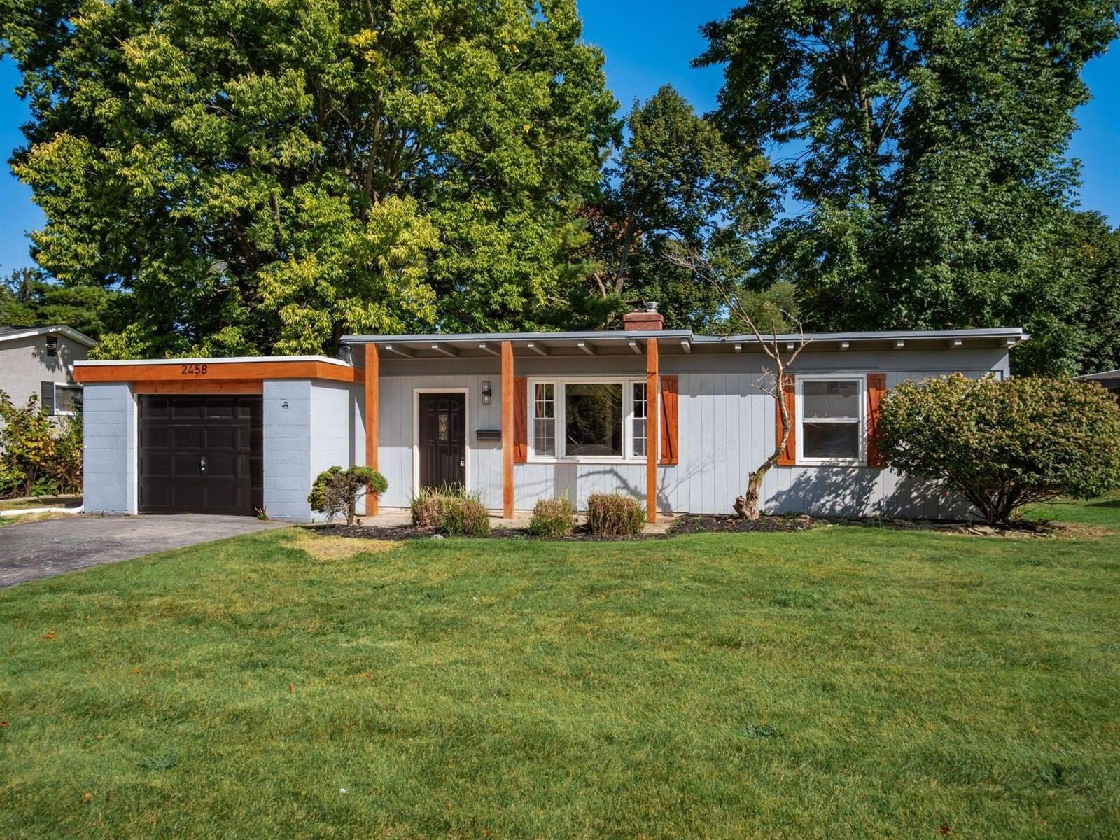 2458 Edgevale Road, Columbus, OH 43221