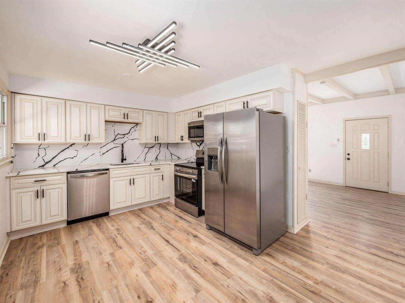 2458 Edgevale Road, Columbus, OH 43221