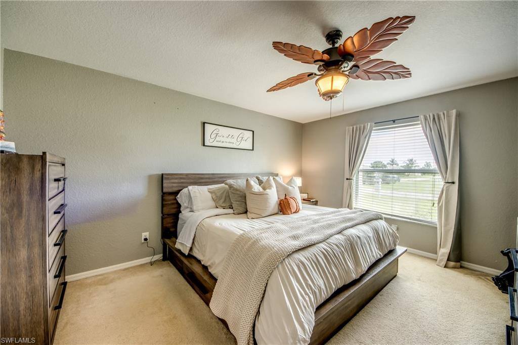 702 SW 11th Ave, Cape Coral, FL 33991