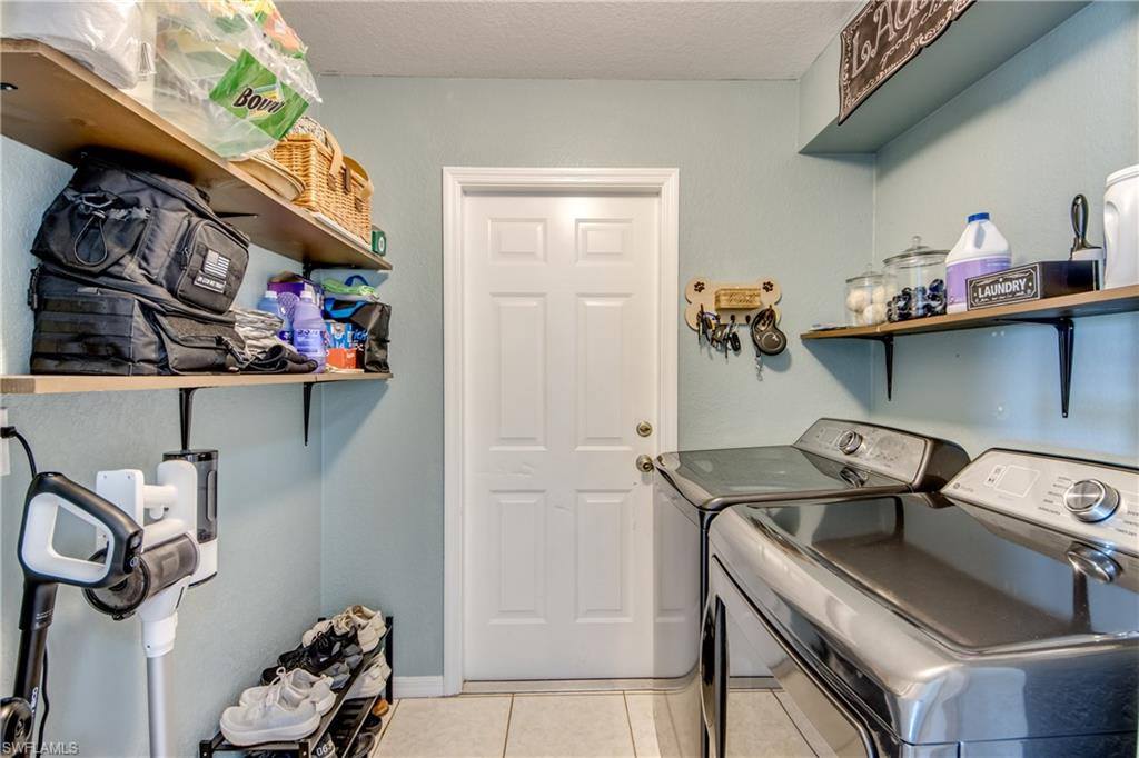 702 SW 11th Ave, Cape Coral, FL 33991