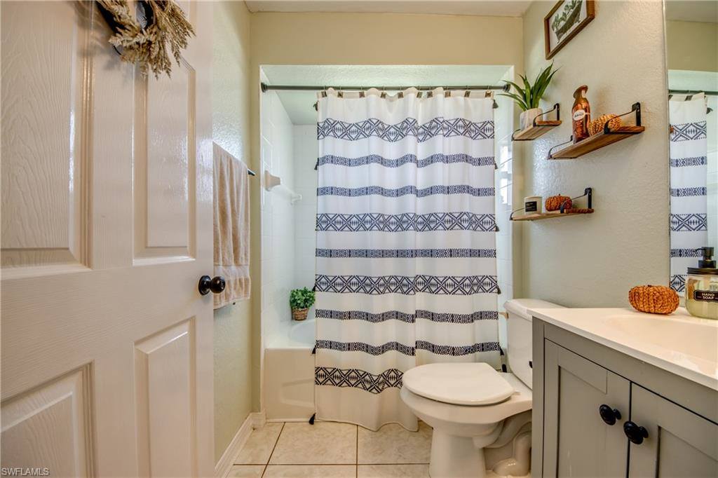 702 SW 11th Ave, Cape Coral, FL 33991