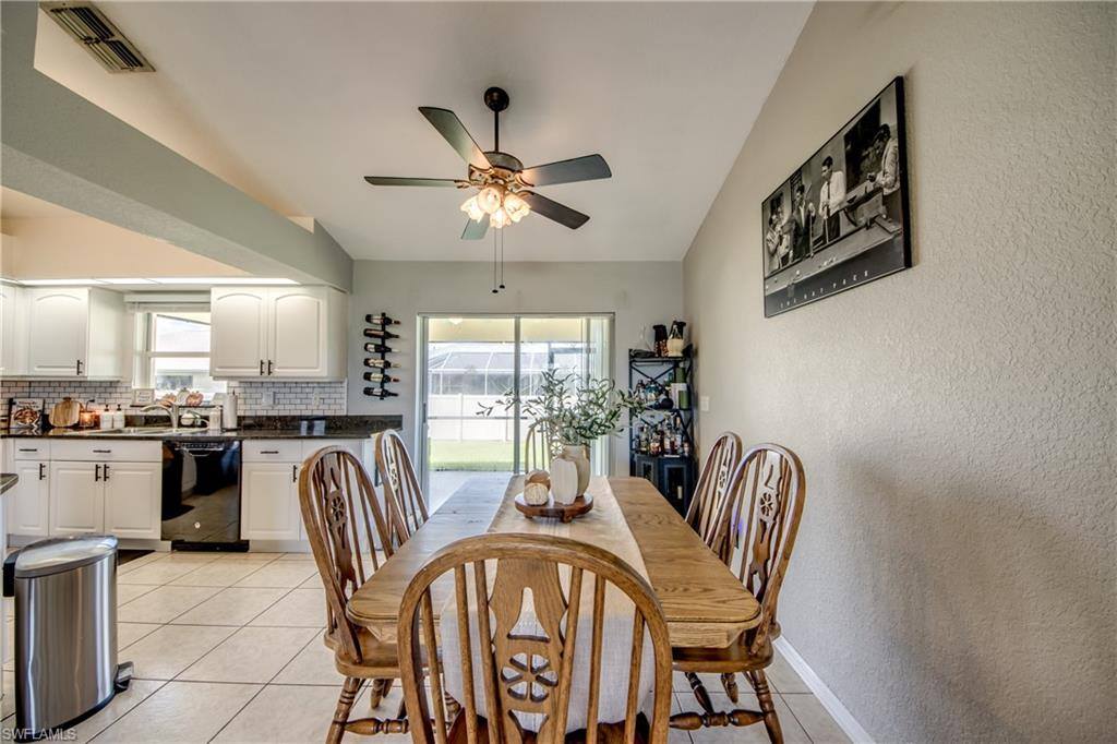 702 SW 11th Ave, Cape Coral, FL 33991