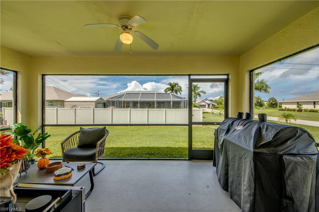 702 SW 11th Ave, Cape Coral, FL 33991