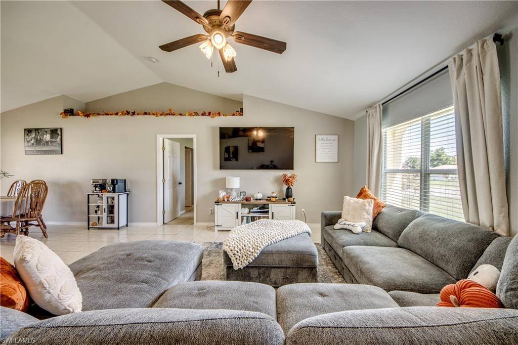 702 SW 11th Ave, Cape Coral, FL 33991