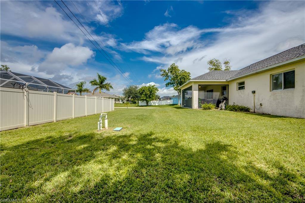 702 SW 11th Ave, Cape Coral, FL 33991