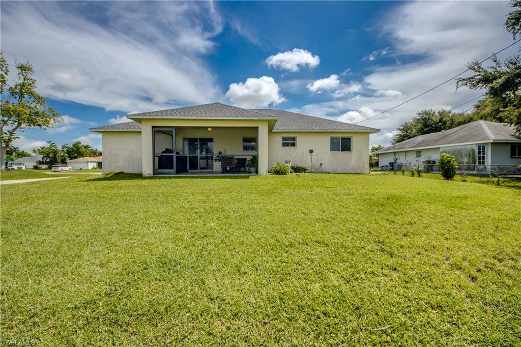 702 SW 11th Ave, Cape Coral, FL 33991