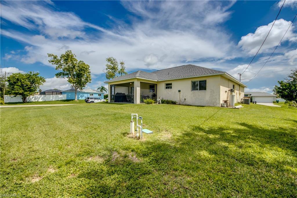 702 SW 11th Ave, Cape Coral, FL 33991