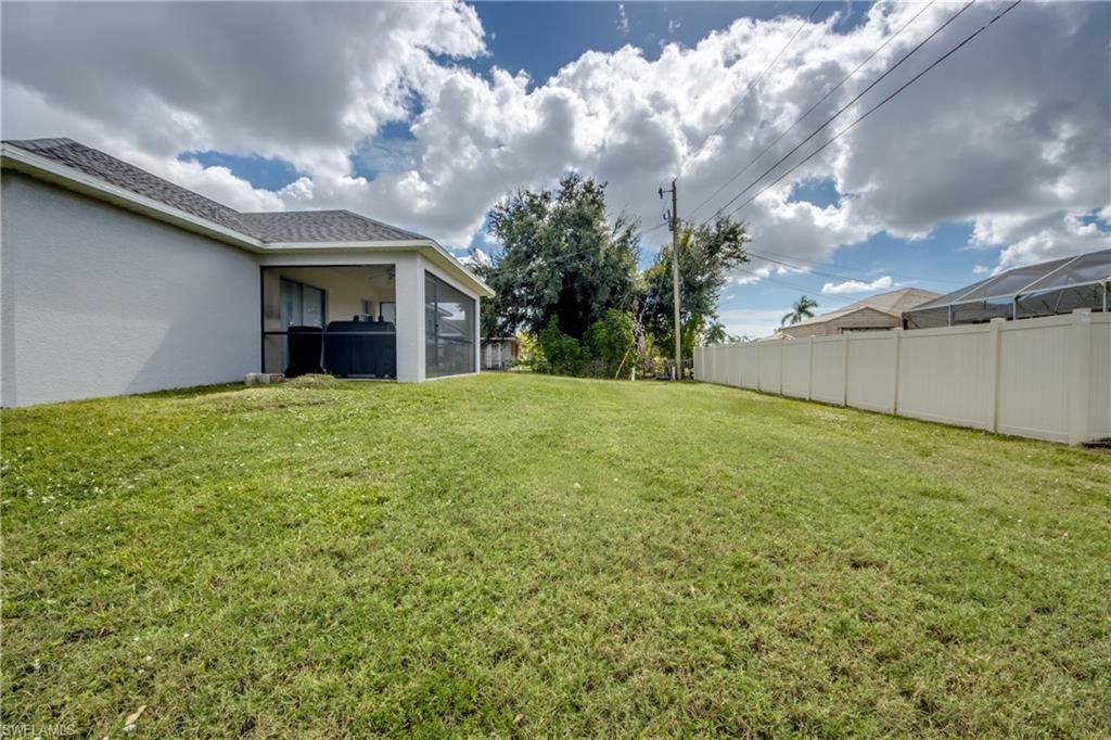 702 SW 11th Ave, Cape Coral, FL 33991