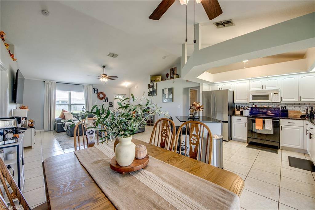 702 SW 11th Ave, Cape Coral, FL 33991