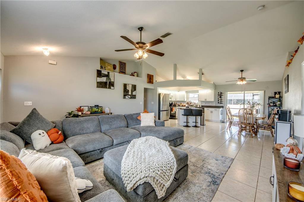 702 SW 11th Ave, Cape Coral, FL 33991