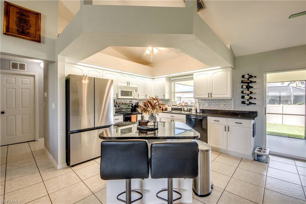 702 SW 11th Ave, Cape Coral, FL 33991