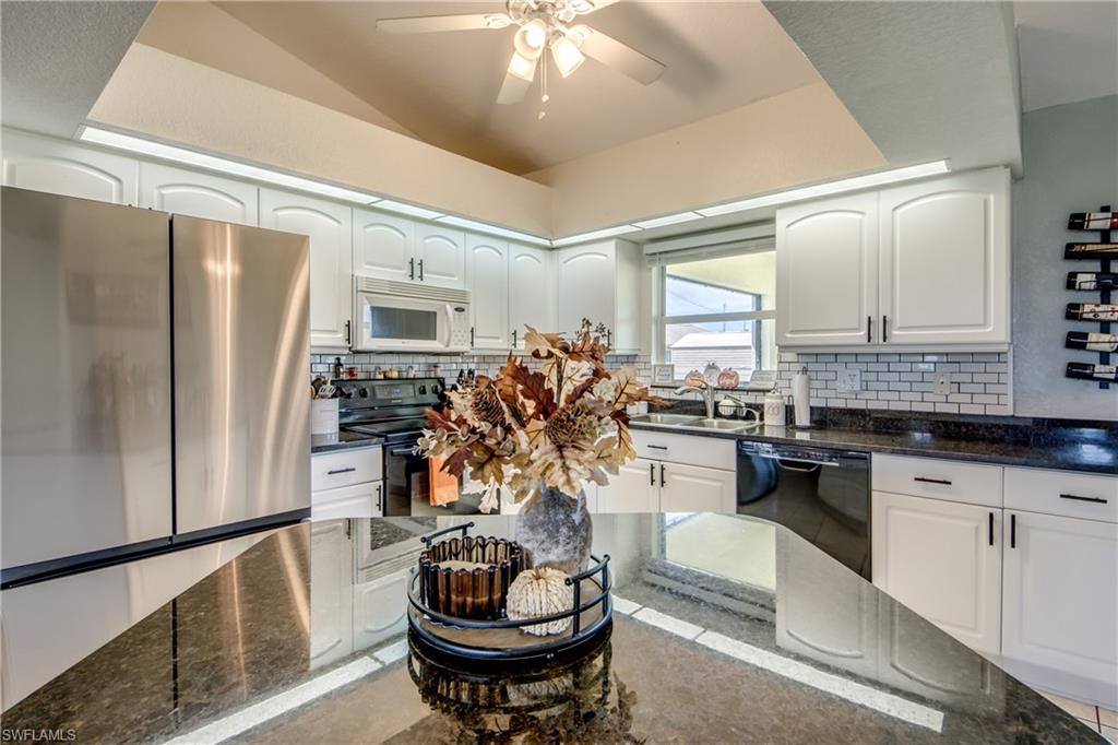 702 SW 11th Ave, Cape Coral, FL 33991