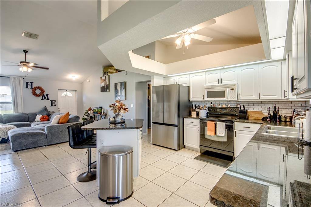 702 SW 11th Ave, Cape Coral, FL 33991