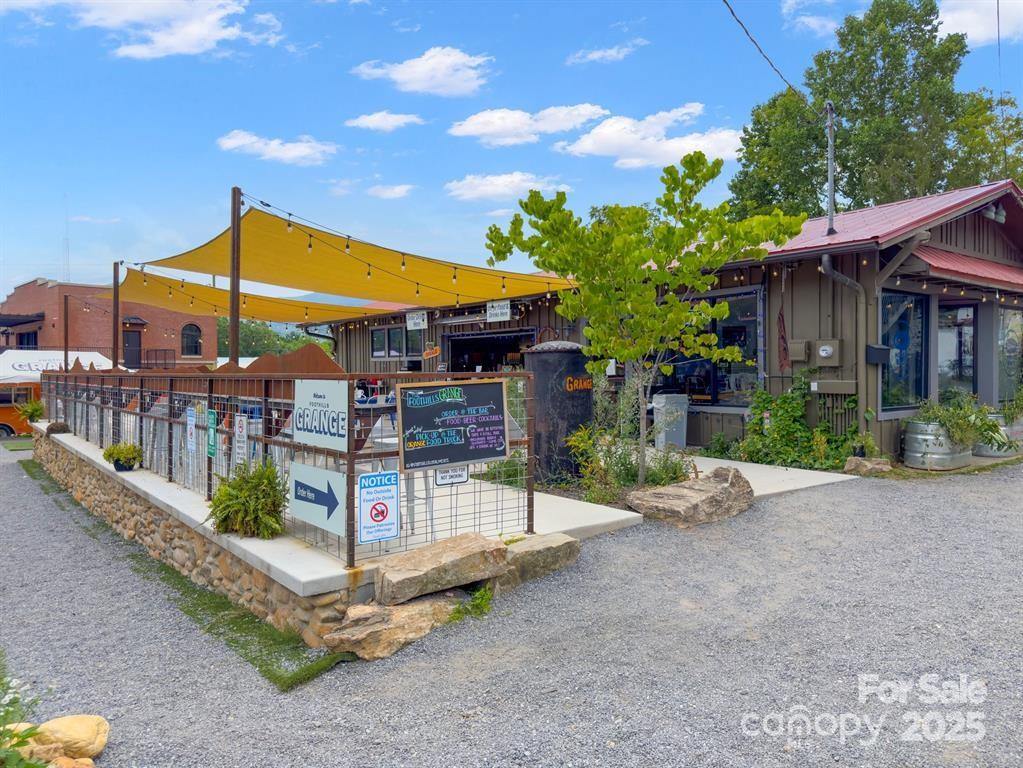 17 Twisted Trail, Black Mountain, NC 28711