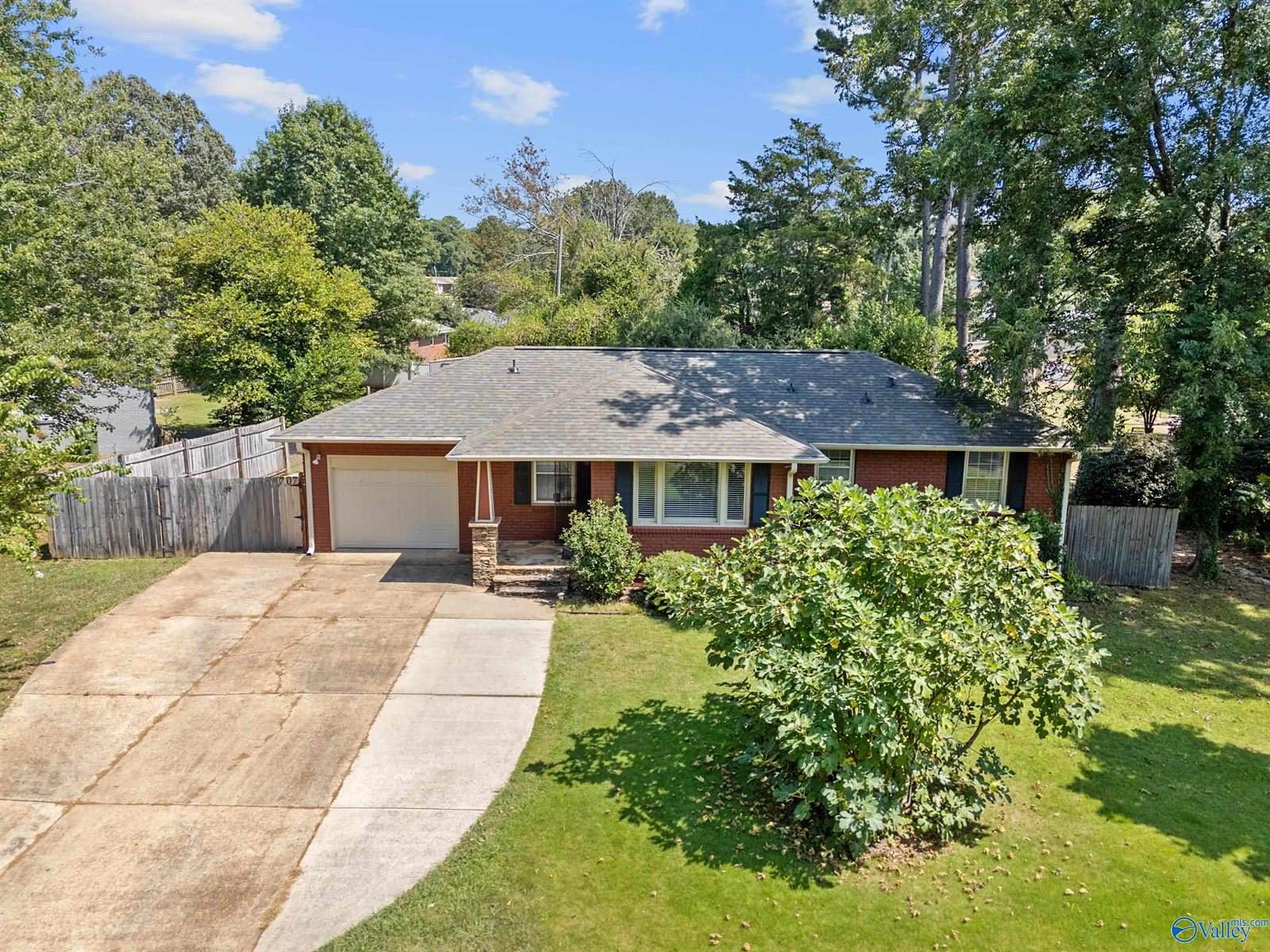 707 SW Graycroft Drive, Huntsville, AL 35802