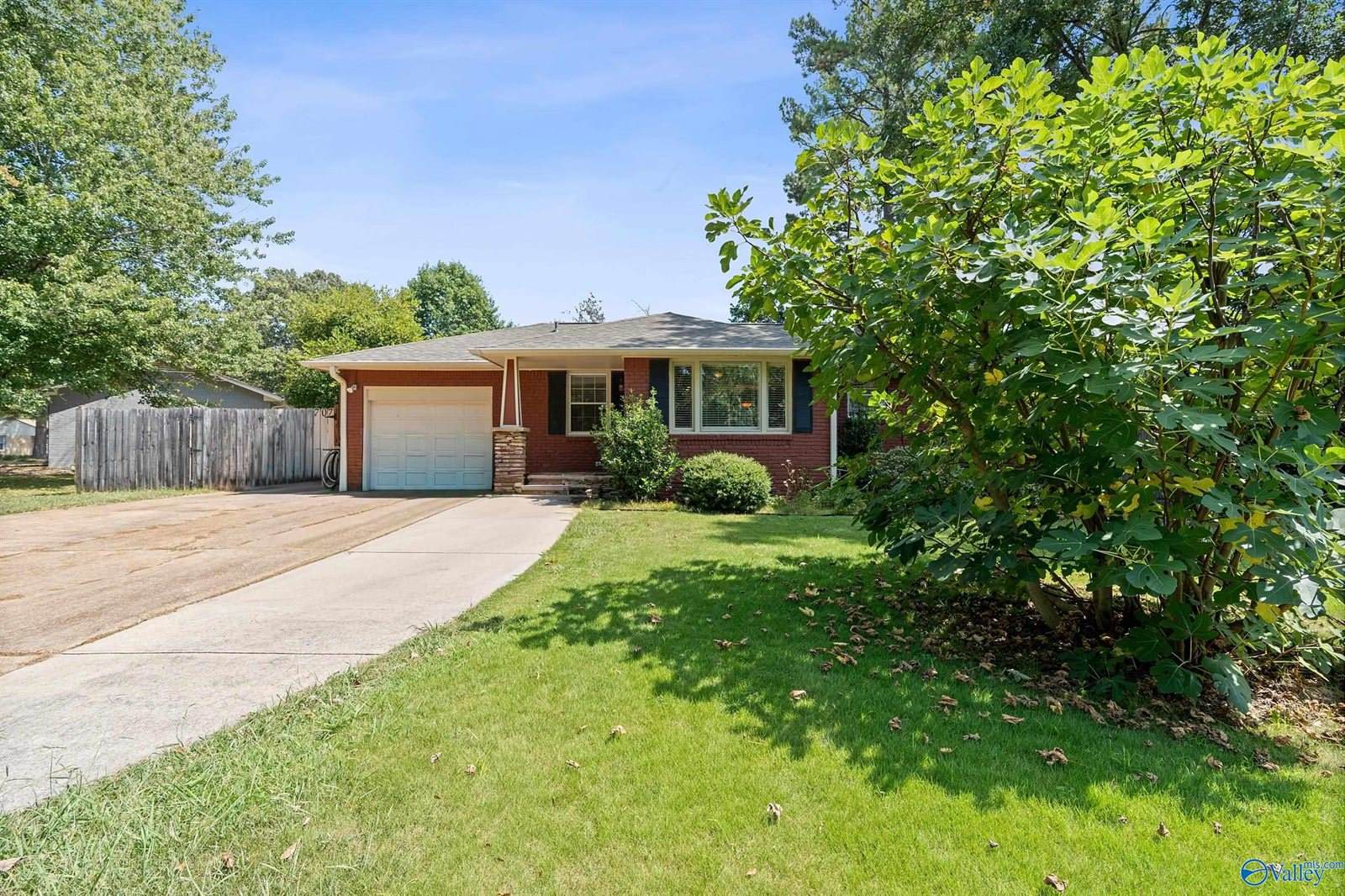 707 SW Graycroft Drive, Huntsville, AL 35802