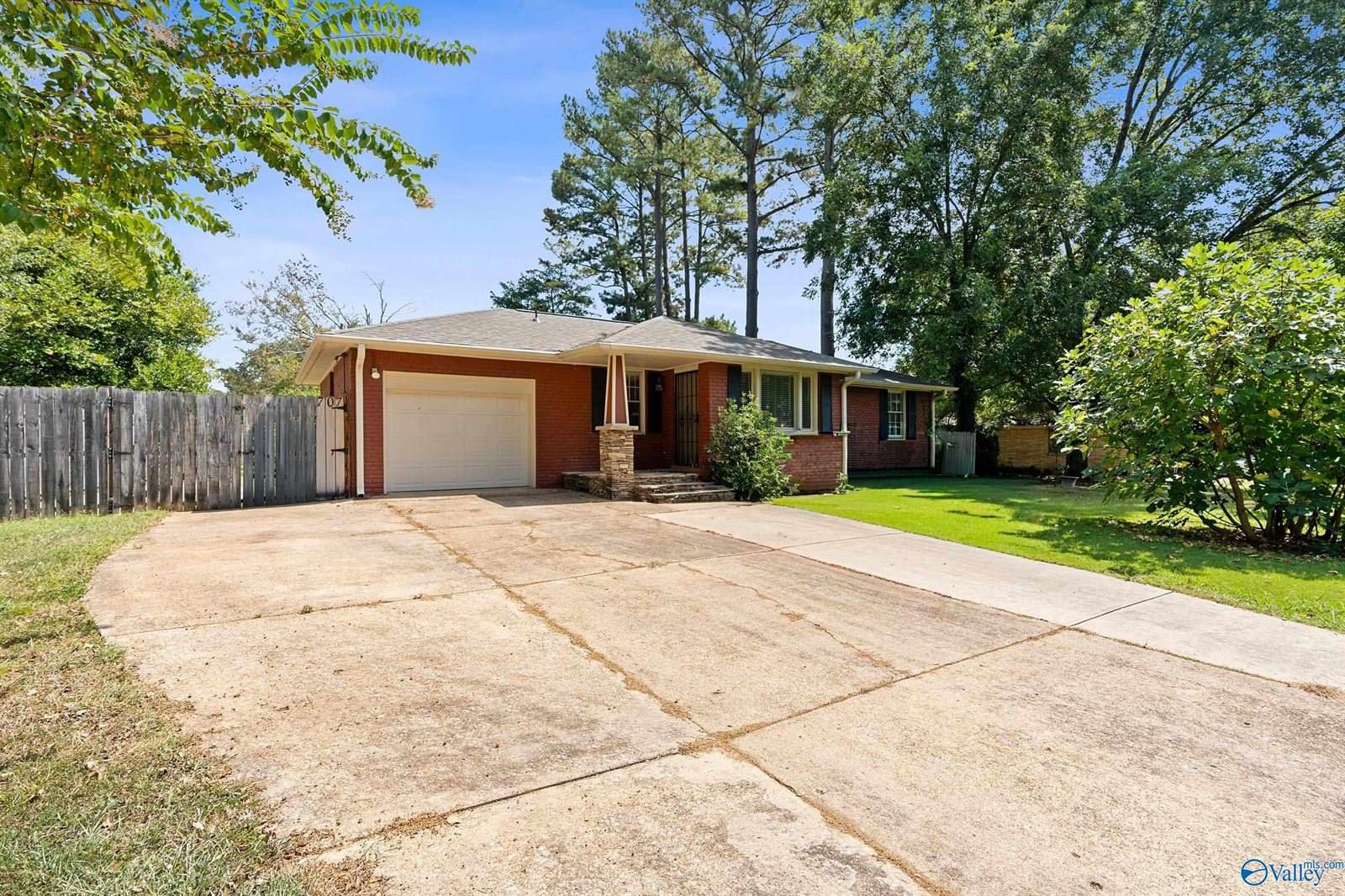 707 SW Graycroft Drive, Huntsville, AL 35802