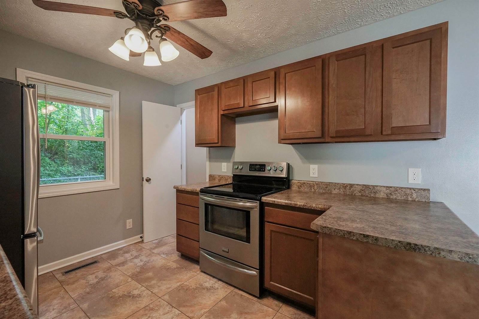 112 Delong Avenue, Council Bluffs, IA 51503