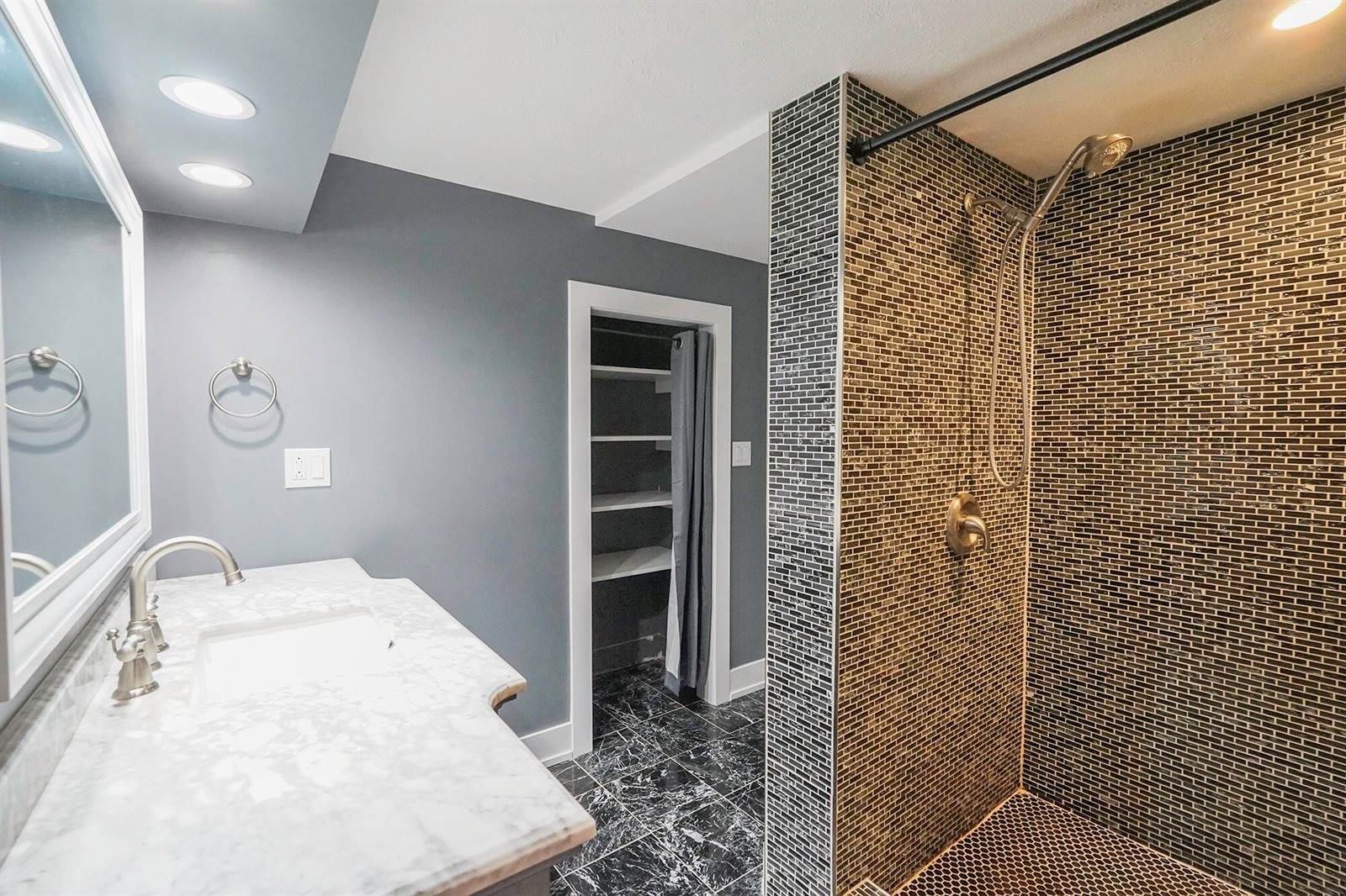 112 Delong Avenue, Council Bluffs, IA 51503