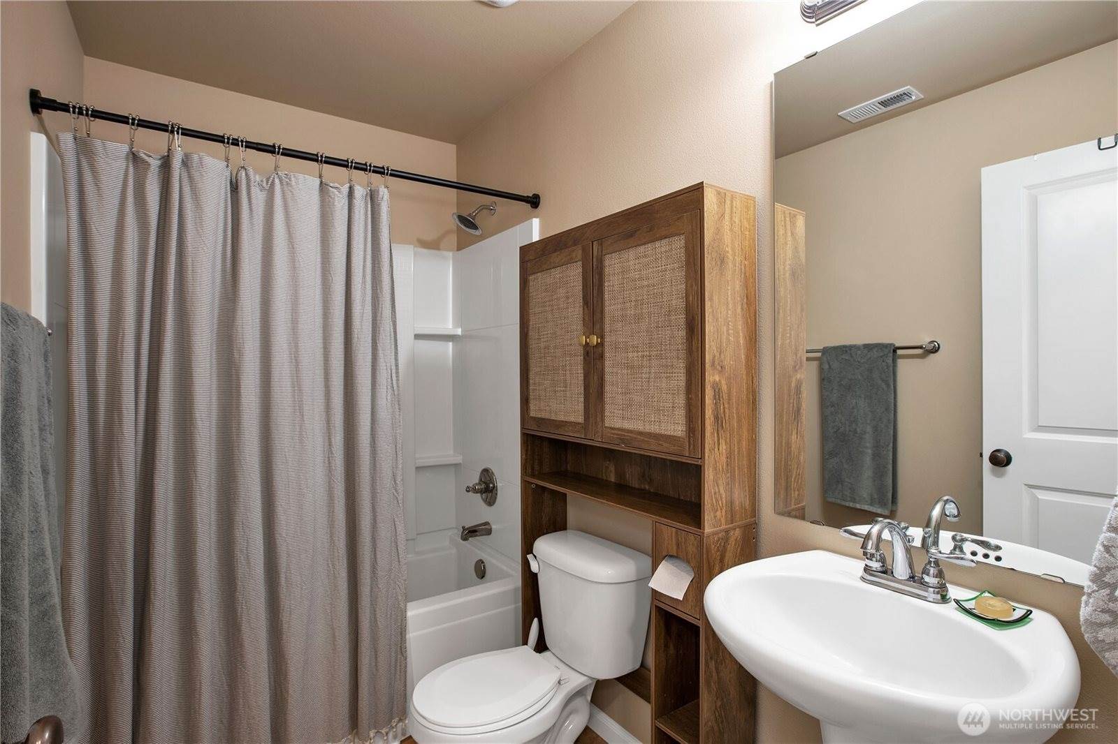 1162 Swan Loop, Dupont, WA 98327