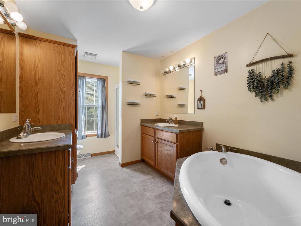 46 Solomons Court, Hedgesville, WV 25427