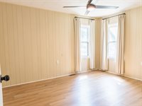 923 Harris, Winfield, KS 67156