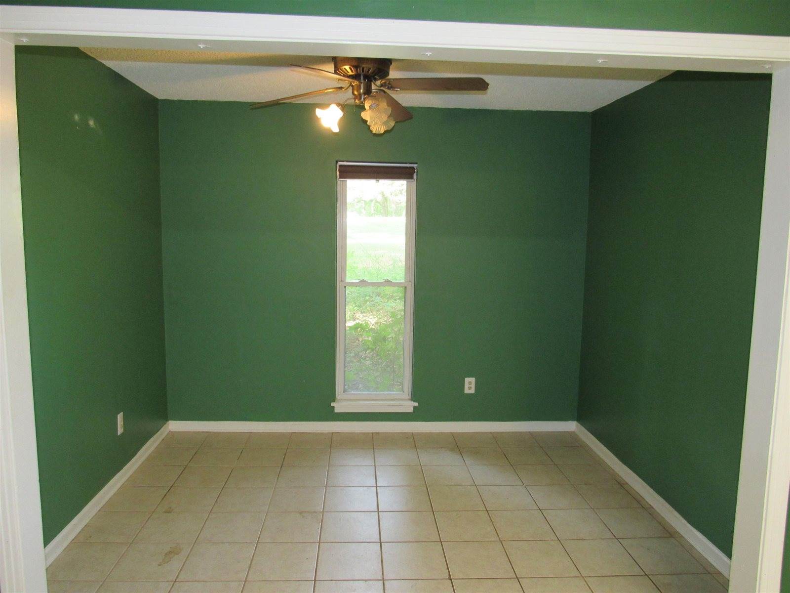 7790 Deer Lake Dr, Unincorporated, TN 38053