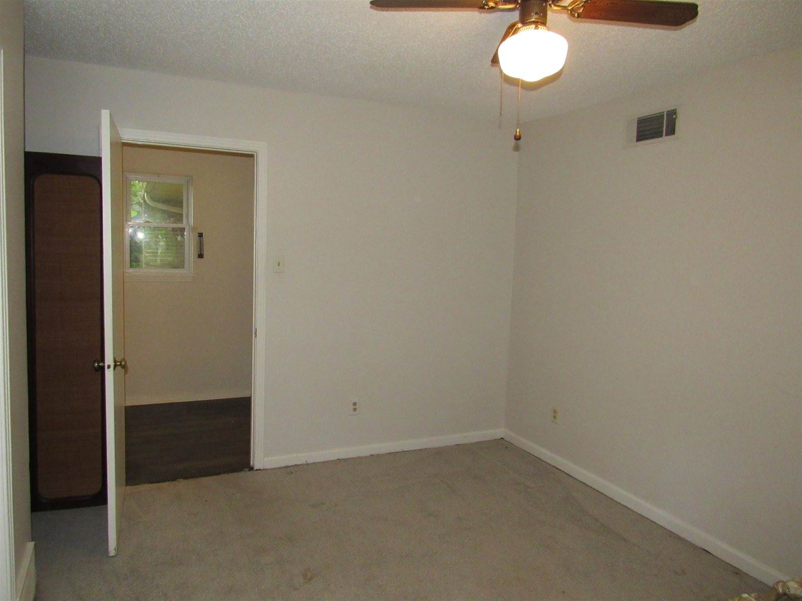 7790 Deer Lake Dr, Unincorporated, TN 38053