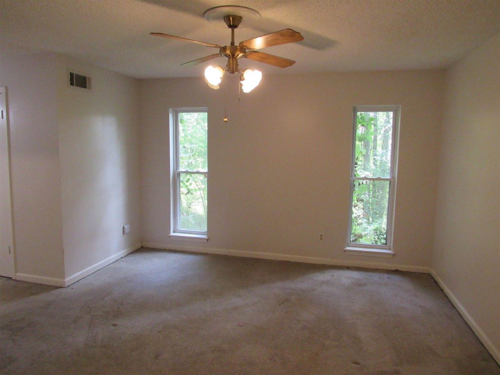 7790 Deer Lake Dr, Unincorporated, TN 38053