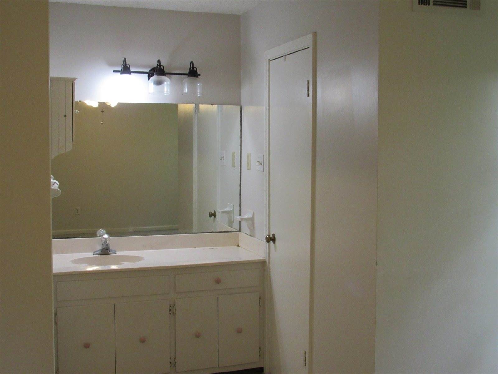 7790 Deer Lake Dr, Unincorporated, TN 38053