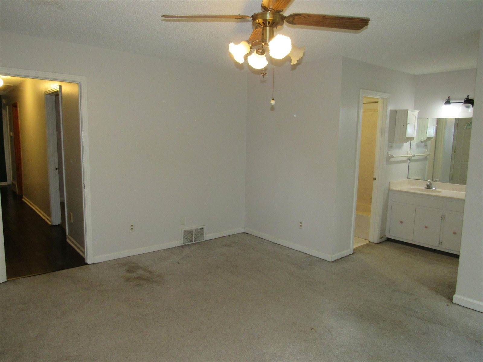 7790 Deer Lake Dr, Unincorporated, TN 38053