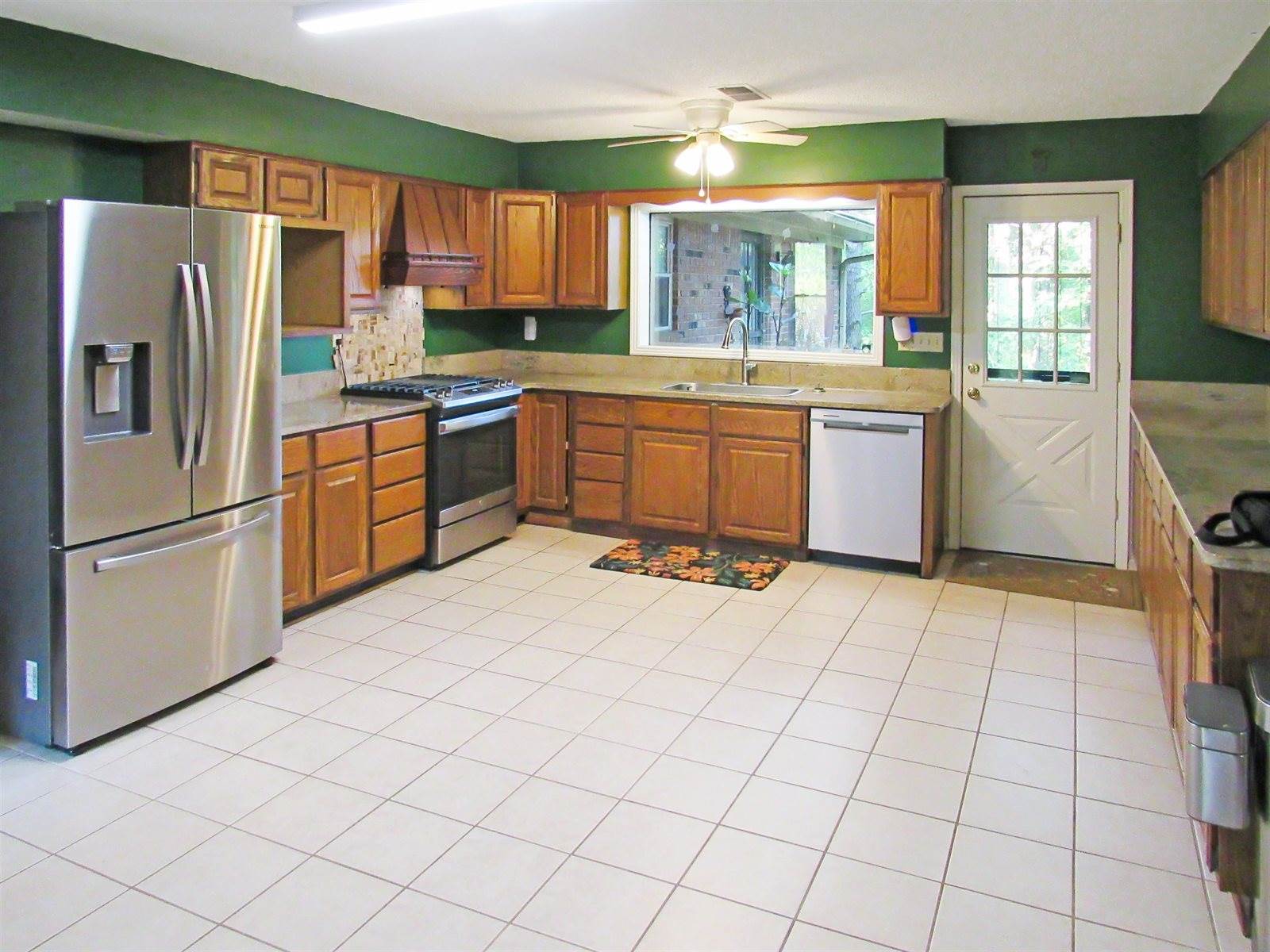 7790 Deer Lake Dr, Unincorporated, TN 38053