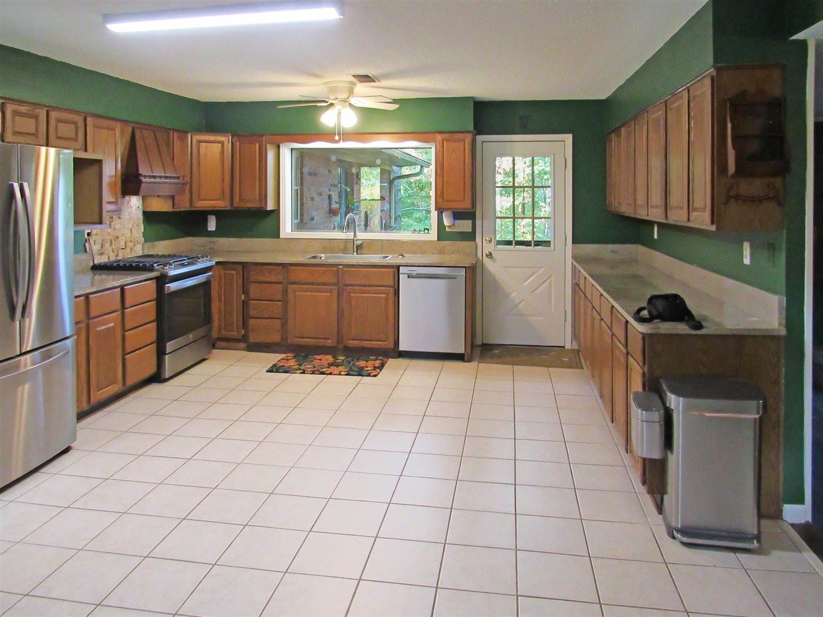 7790 Deer Lake Dr, Unincorporated, TN 38053