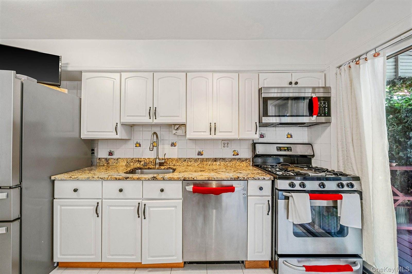 6002 80th Avenue, New York, NY 11385