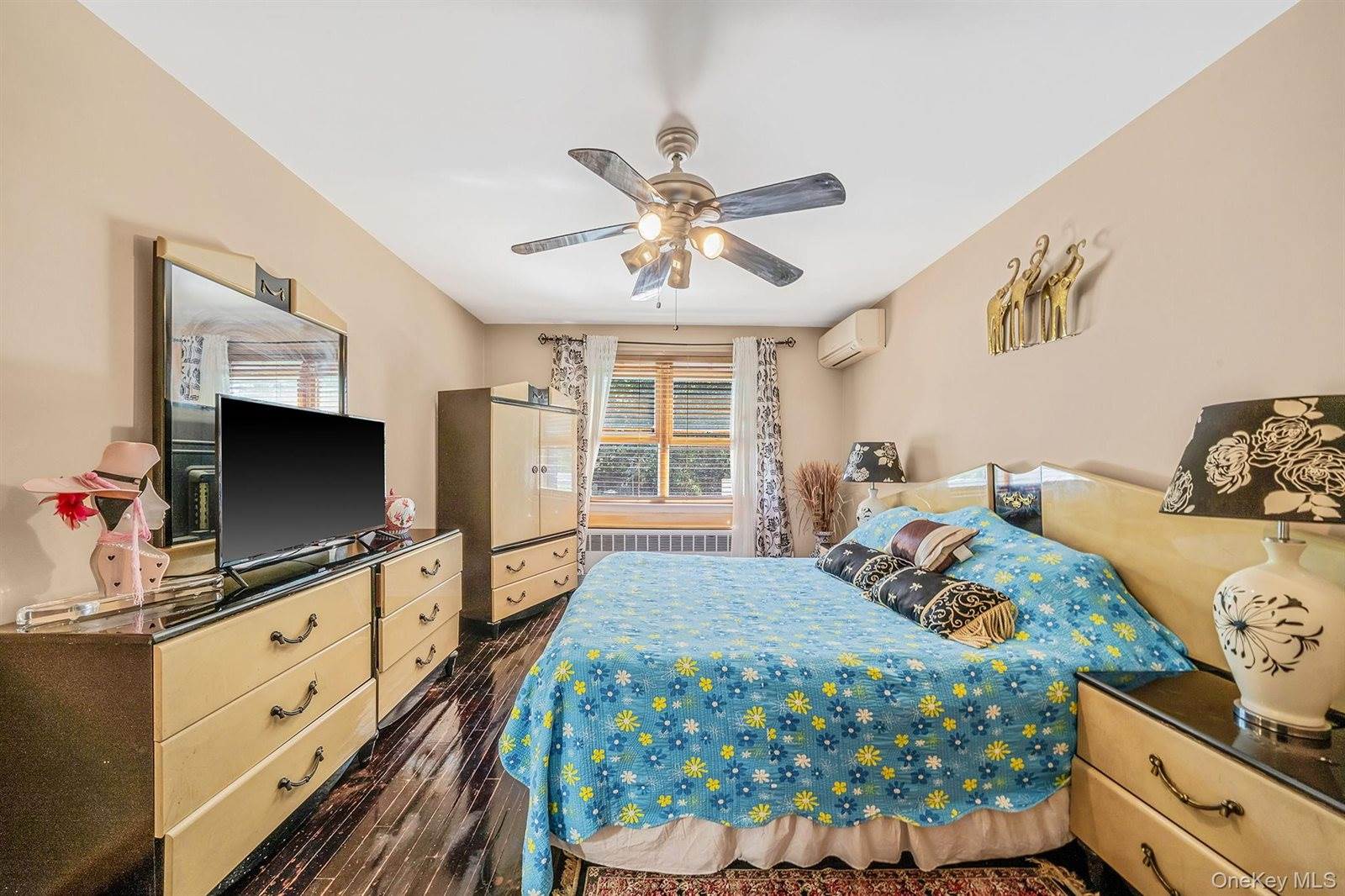 6002 80th Avenue, New York, NY 11385