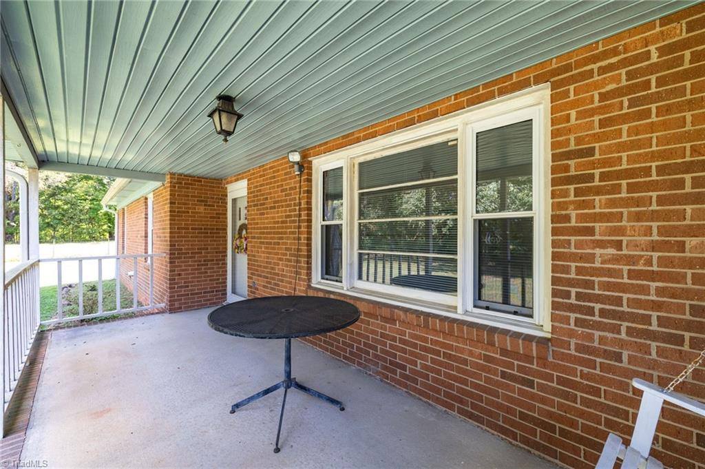 2176 Old Hollow Road, Walkertown, NC 27051