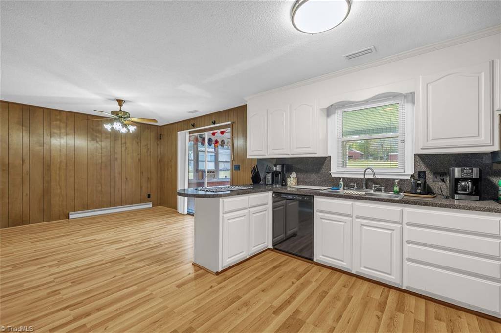 2176 Old Hollow Road, Walkertown, NC 27051