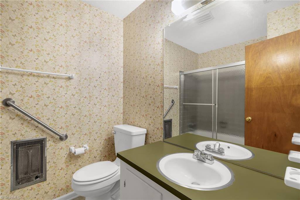 2176 Old Hollow Road, Walkertown, NC 27051