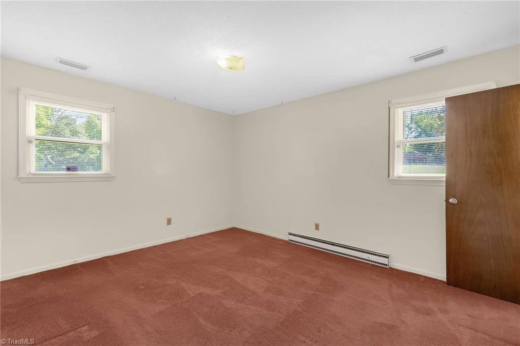 2176 Old Hollow Road, Walkertown, NC 27051