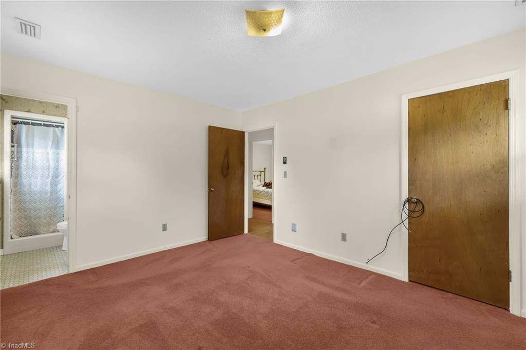 2176 Old Hollow Road, Walkertown, NC 27051