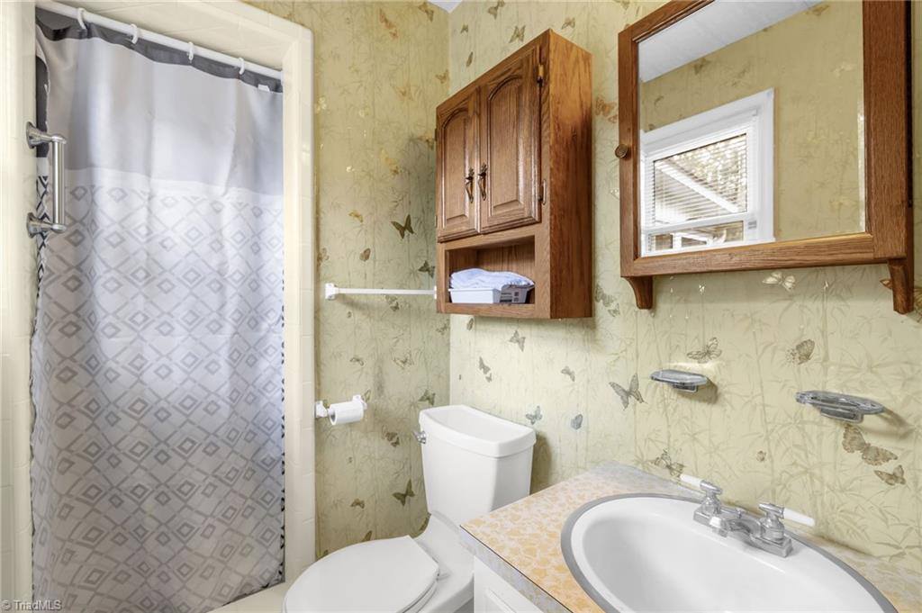 2176 Old Hollow Road, Walkertown, NC 27051