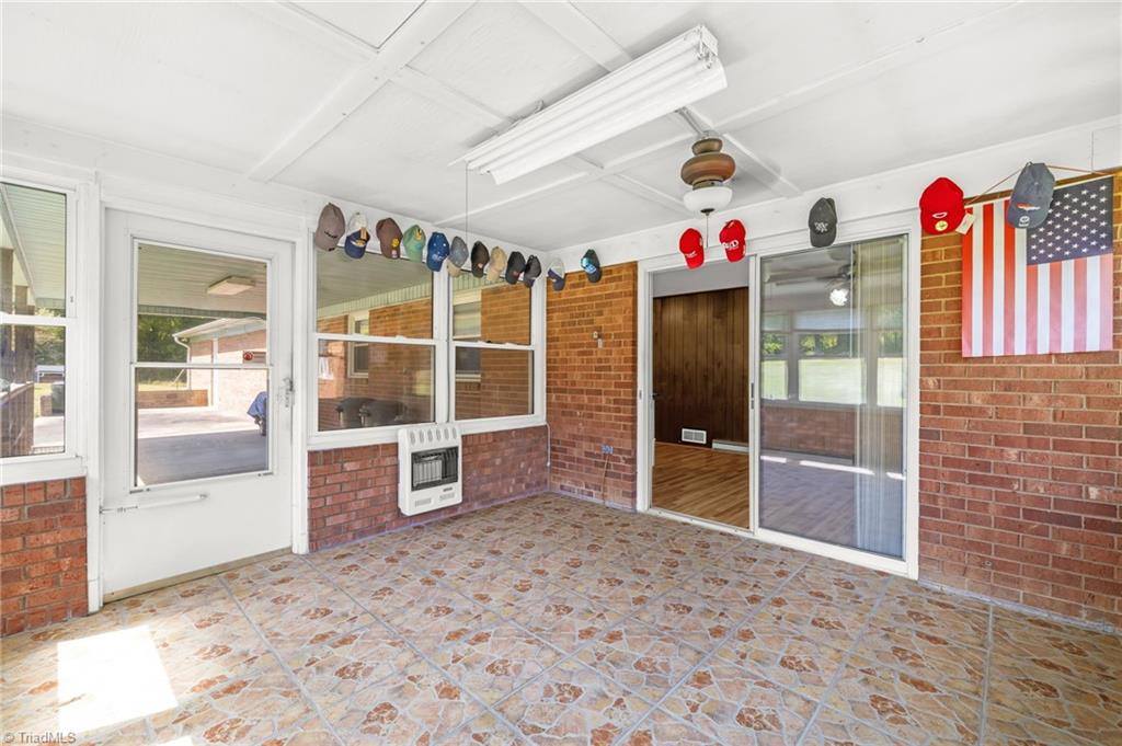 2176 Old Hollow Road, Walkertown, NC 27051