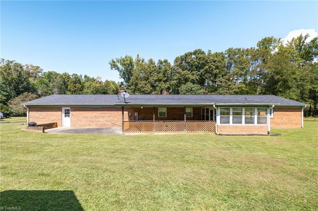 2176 Old Hollow Road, Walkertown, NC 27051