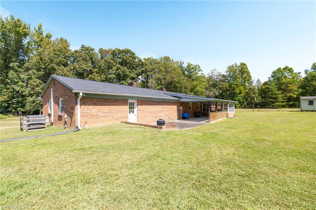 2176 Old Hollow Road, Walkertown, NC 27051