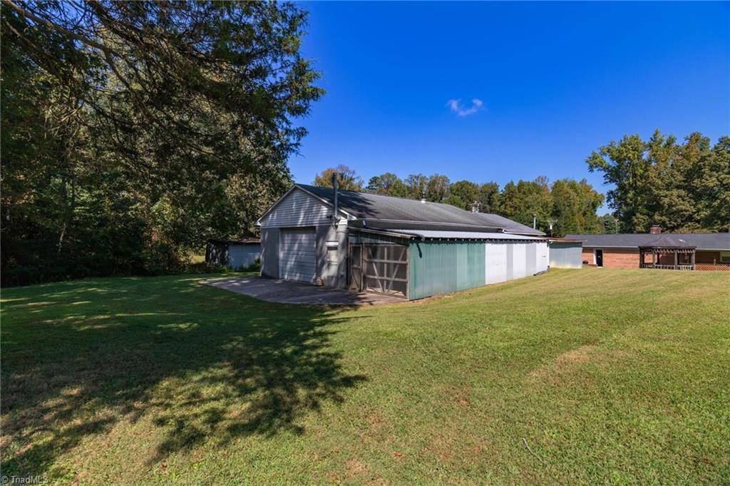 2176 Old Hollow Road, Walkertown, NC 27051