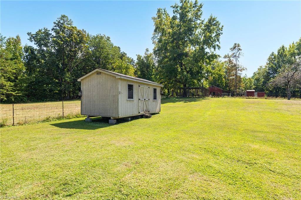 2176 Old Hollow Road, Walkertown, NC 27051