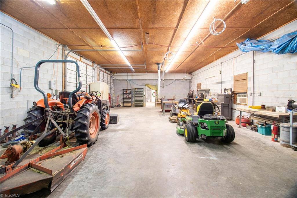 2176 Old Hollow Road, Walkertown, NC 27051