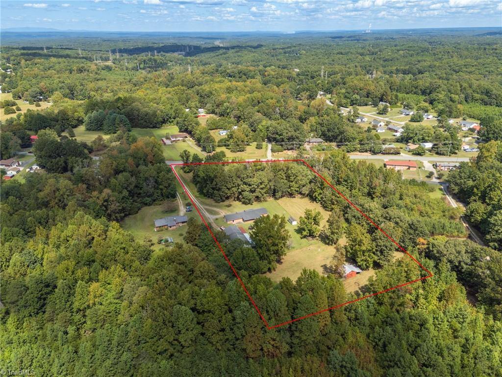 2176 Old Hollow Road, Walkertown, NC 27051